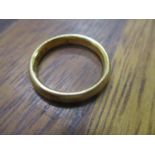 A 22ct gold wedding band, 7.10g