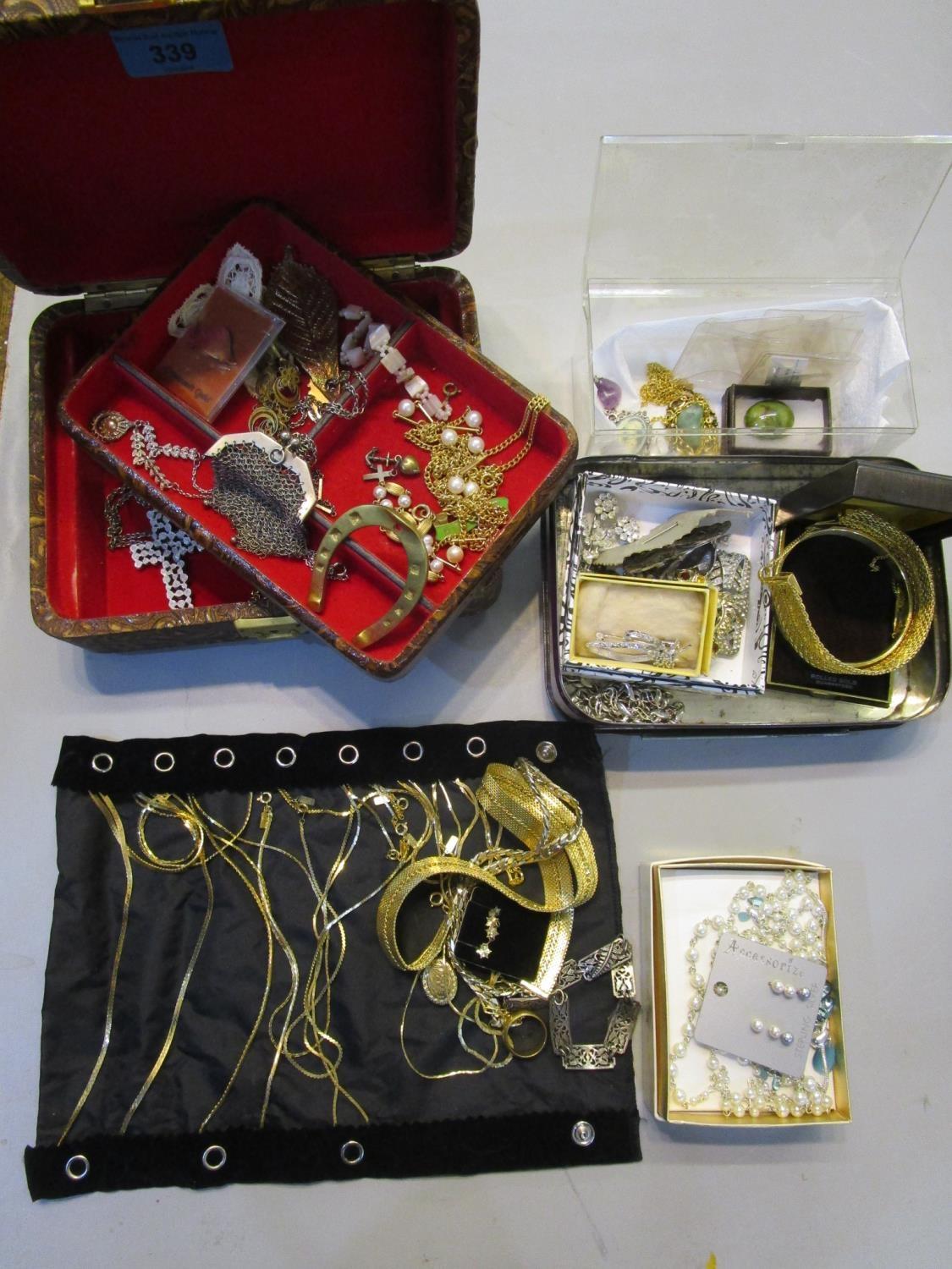 A quantity of costume jewellery to include a small chain mail purse, diamante brooches, gold