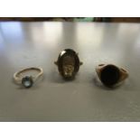 A 9ct gold and smokey quartz set ring, a 9ct gold signed ring set with a bloodstone and an 18ct gold