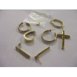 A selection of 9ct and yellow metal jewellery to include a 9ct gold cross, total weight, 6.6g