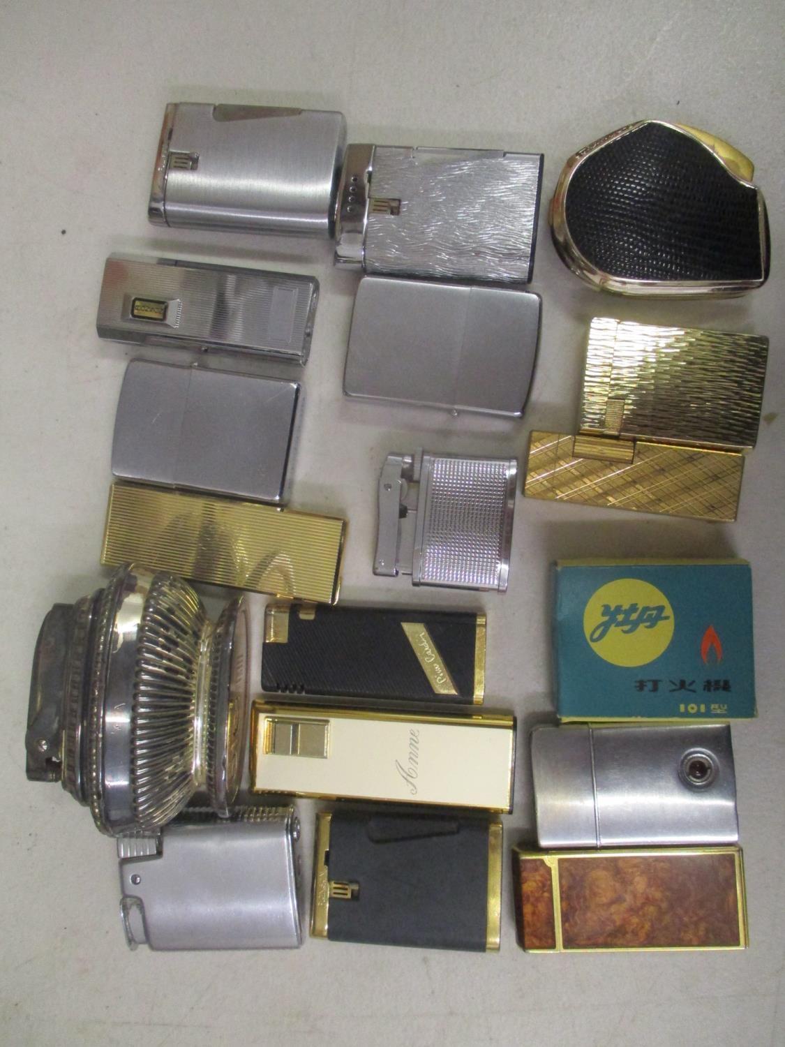 Mixed lighters to include Calibre, Ronson, Zippo, Flaminaire and others