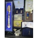 Jewellery to include a gold necklace, a cheese scoop, a copy of the Titanic necklace, pewter birds