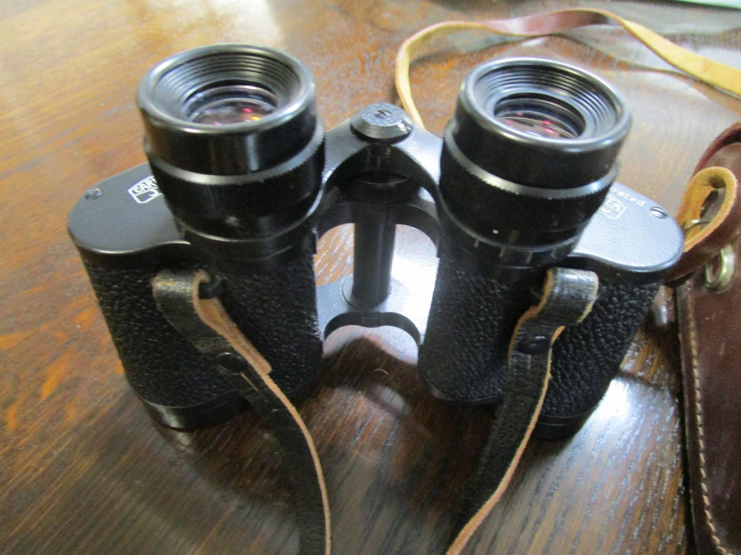Carl Zeiss Jenoptem leather and cased binoculars 8 x 30w, a cased vanity set and shade for glasses - Image 3 of 4