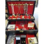 A jewellery box containing mixed vintage costume jewellery, brooches, cufflinks and earrings to