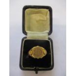 An 18ct gold signet ring, 9g