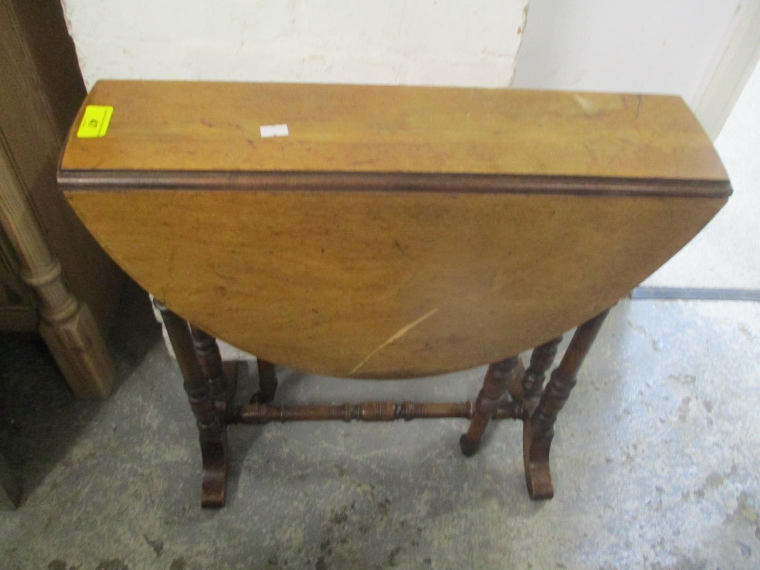 A small Victorian mahogany Sutherland table 22"h x 21"w