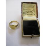 An 18ct gold signet ring, 11.7g