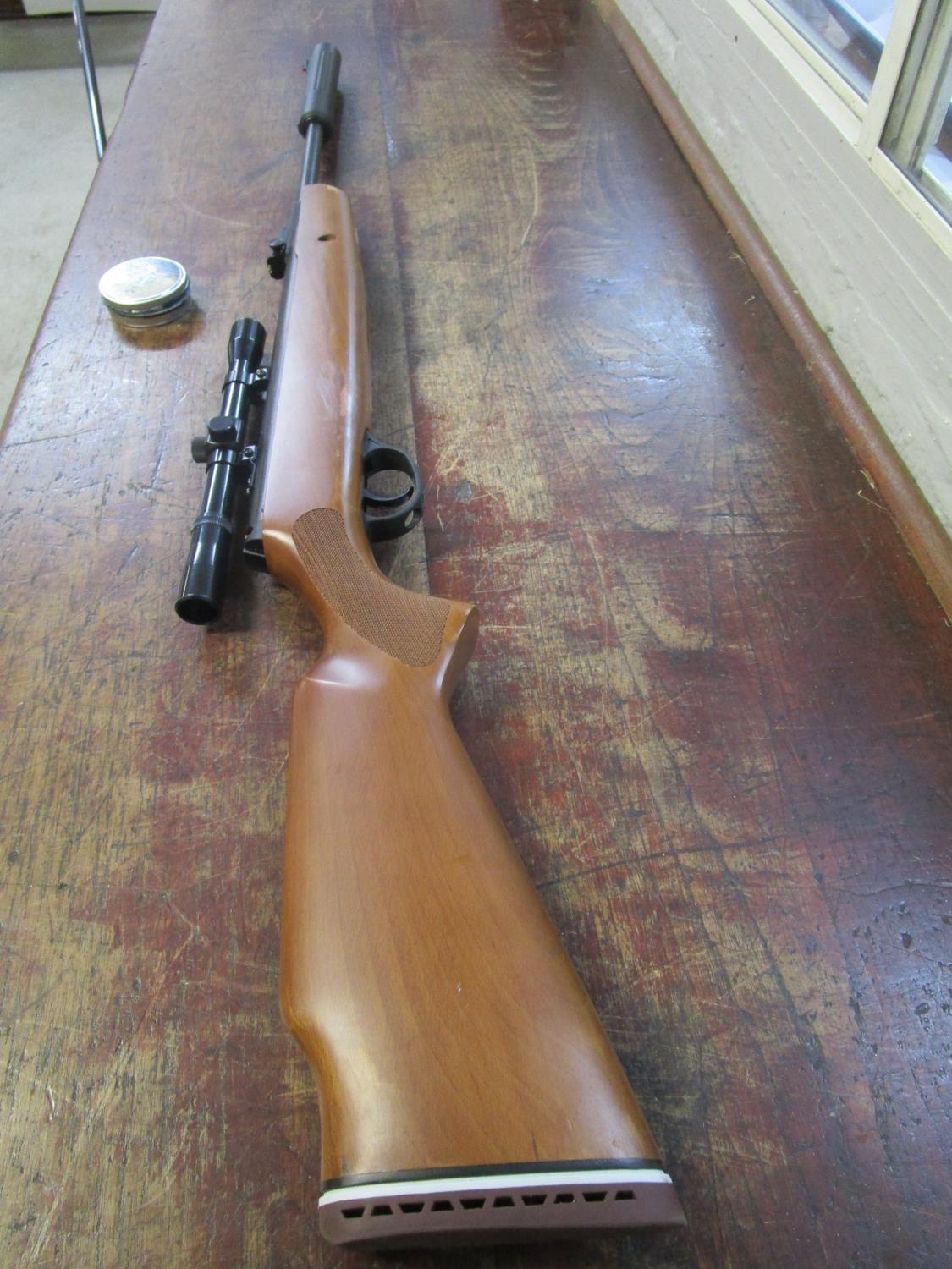 An Edgar Brothers Breaker 900 x Hatsan air rifle with sight and a tin of pellets - Image 6 of 7