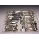 A Set of Edward VII silver Cutlery, kings pattern, London 1905, maker: H.W. & Co, viz: 4 Table