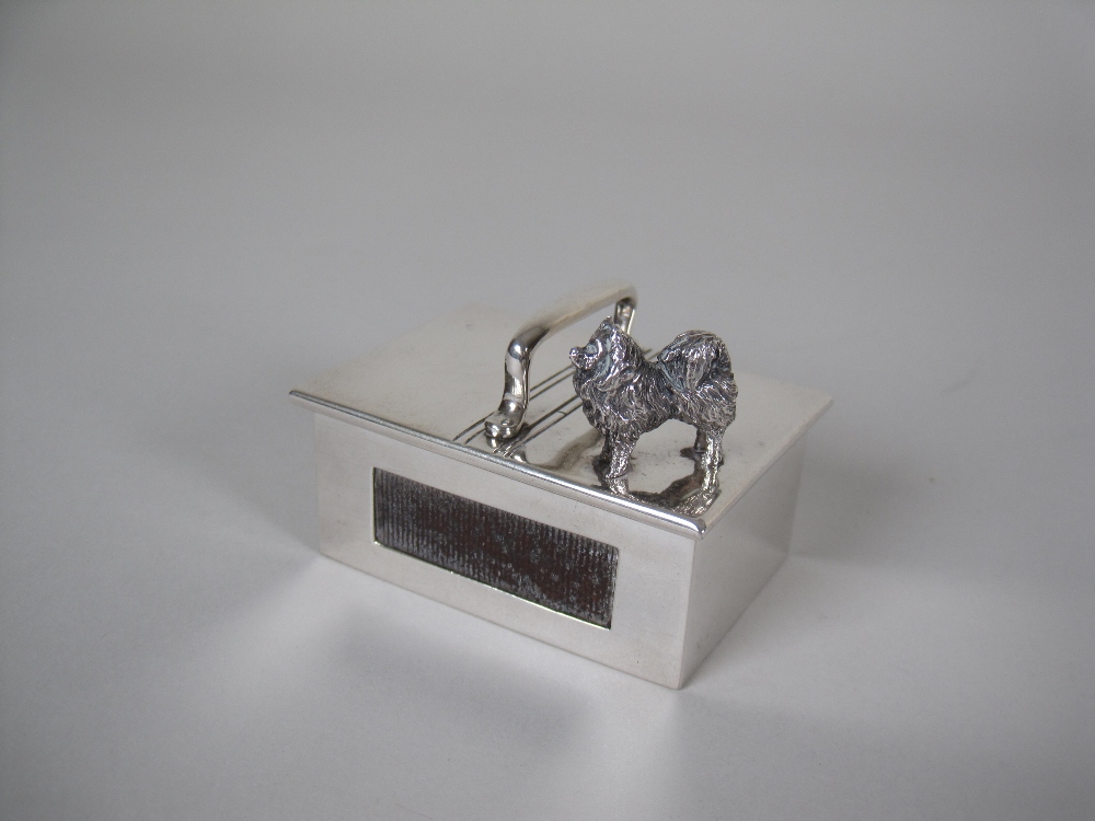 An Edward VII silver Vesta Box in the form of a cigar box surmounted by a Pomeranian dog, London - Image 2 of 2