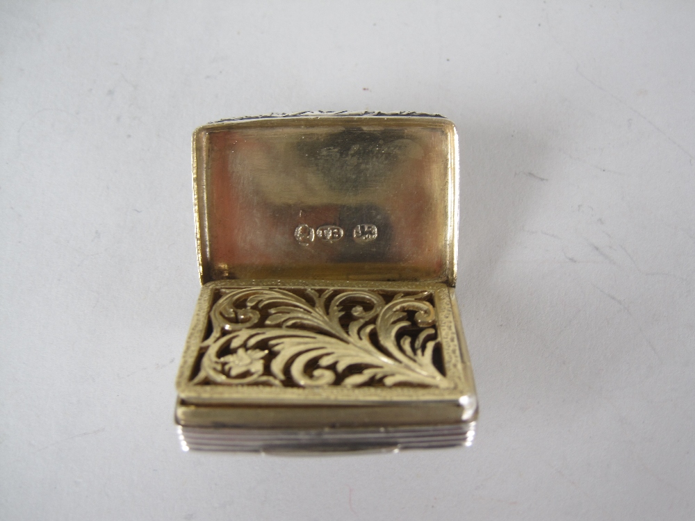 A William IV silver Vinaigrette with engine turning and vacant cartouche, Birmingham 1832, maker: J. - Image 3 of 3