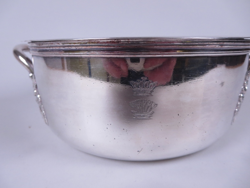 A William IV silver circular Souffle Dish engraved crest with coronet surmount, Sheffield 1830, - Image 5 of 6