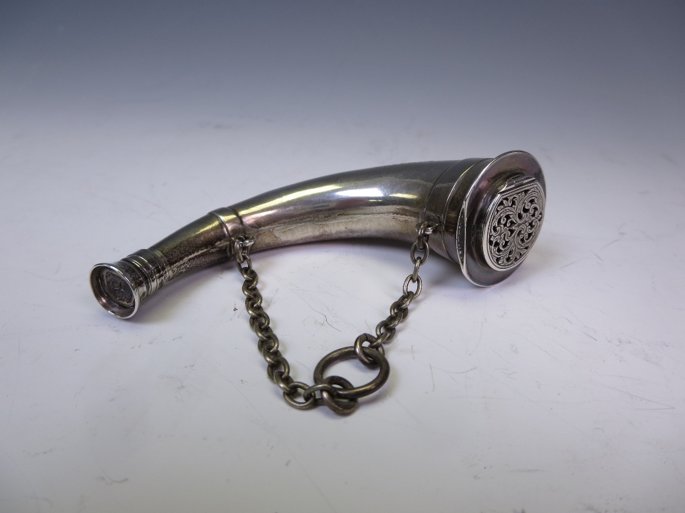 A Victorian silver Vinaigrette in the form of a hunting horn, London 1871, maker: S Mordan, probably - Image 2 of 4