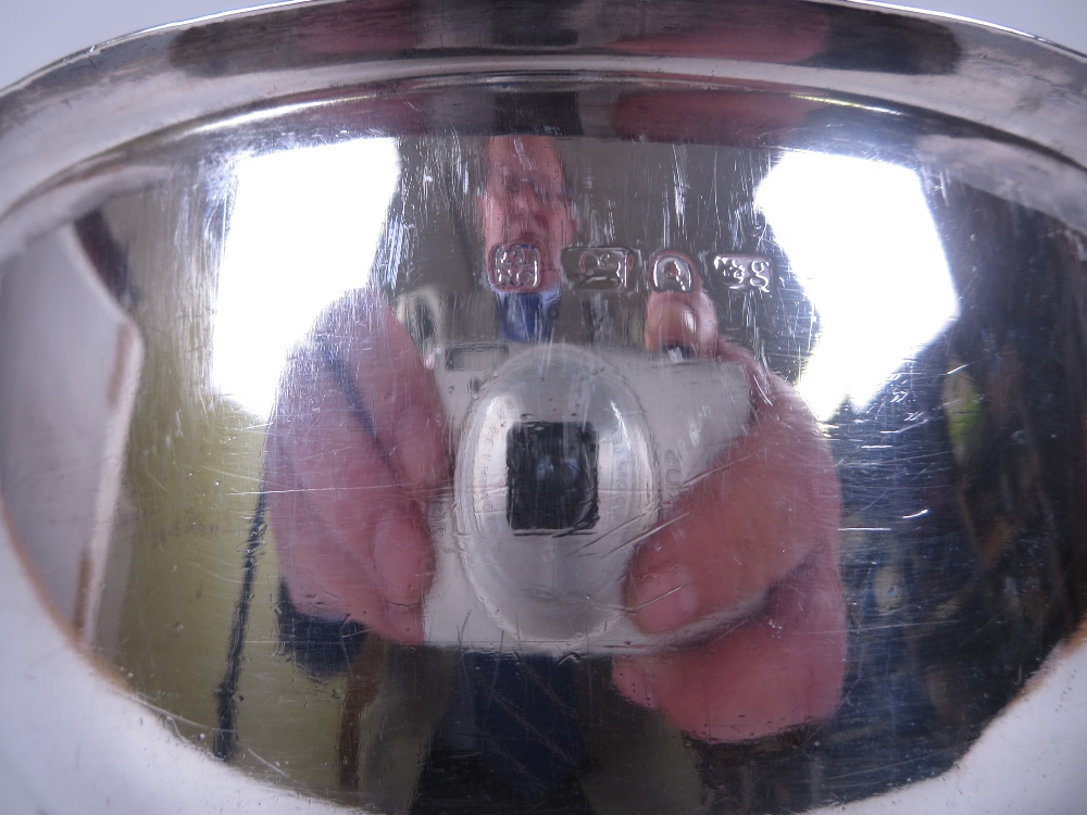 A William IV silver circular Souffle Dish engraved crest with coronet surmount, Sheffield 1830, - Image 3 of 6