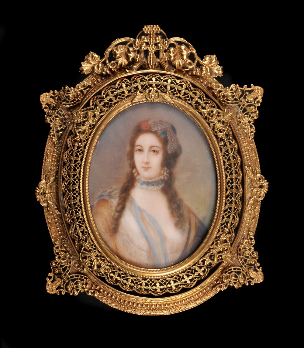 CONTINENTAL SCHOOL, EARLY 20th CENTURYPortrait miniature of a Lady, quarter-length, wearing a