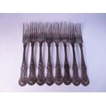 Eight Victorian silver Forks, Queen's pattern engraved crests, London 1921, maker: Goldsmith &
