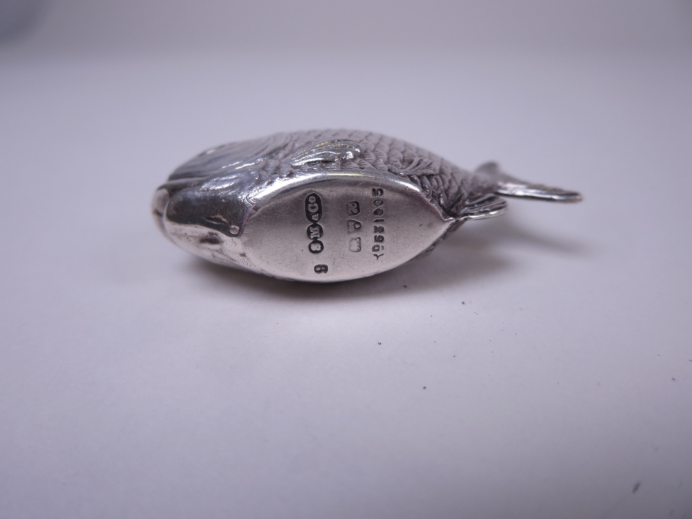 An Edward VII silver Pin Cushion in the form of a fish, Chester 1908, maker: Samson Mordan, 1 3/4in - Image 3 of 3