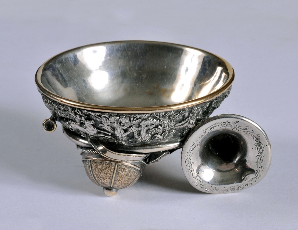 A fine quality Scandinavian silver and parcel-gilt Hunting Cup with detailed stag hunting scene - Image 5 of 11