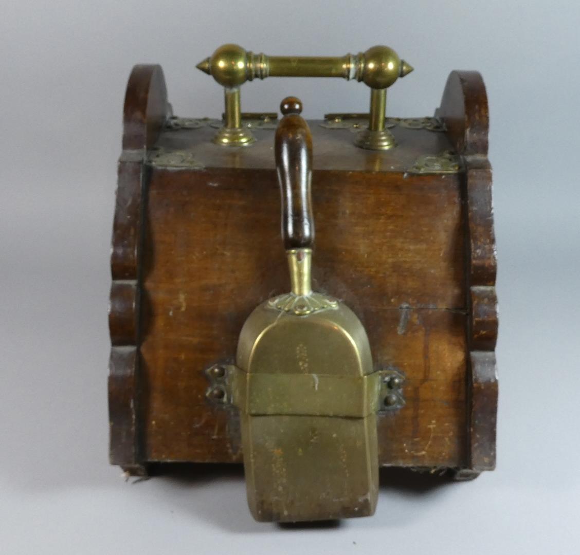 A Late Victorian Brass Mounted Coal Scuttle with Metal Liner and Shovel, 34cm Diameter - Image 3 of 3