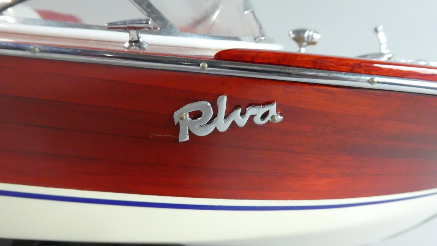 A Good Quality Model of an Aquarama Vintage Speed Boat, 66cm Long - Image 2 of 4