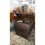 A Vintage Truetone Oak Cased Wind Up Gramophone Player, 82cm Wide