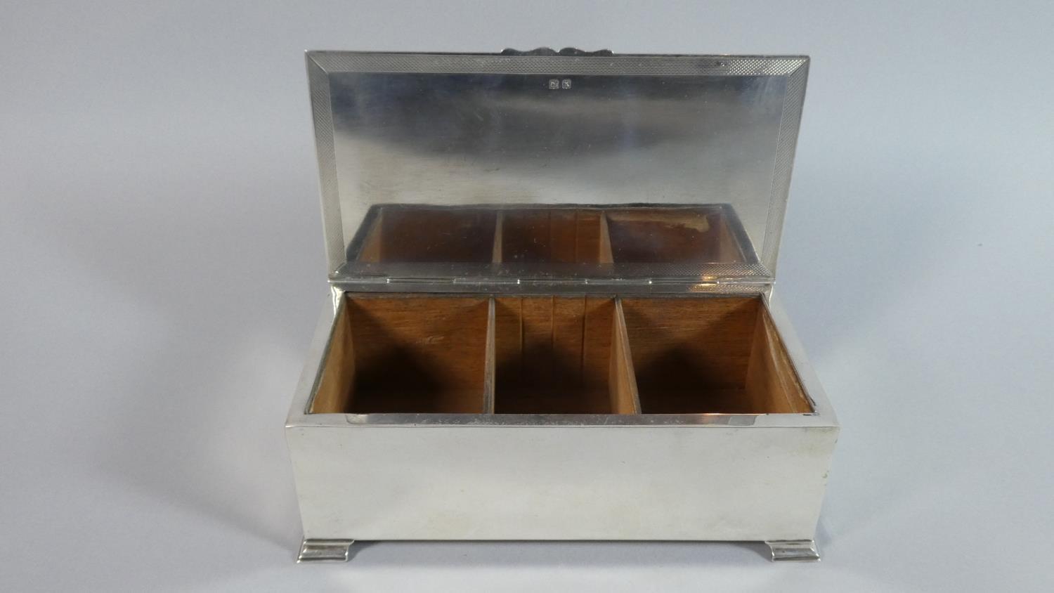 A Good Quality Silver Rectangular Cigarette Box, B'ham 1922, 18x9.5x6cms - Image 2 of 3