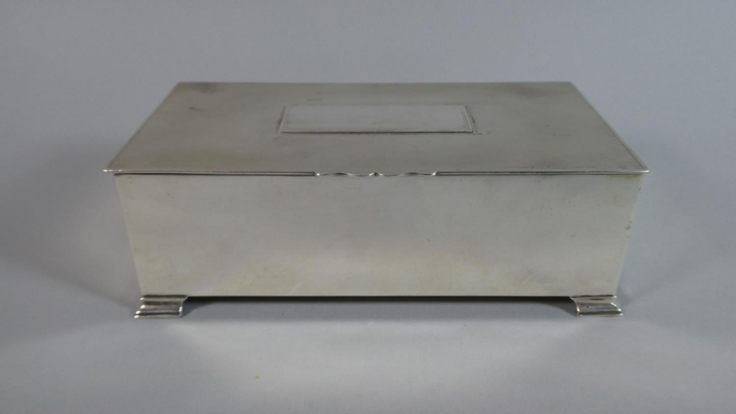 A Good Quality Silver Rectangular Cigarette Box, B'ham 1922, 18x9.5x6cms