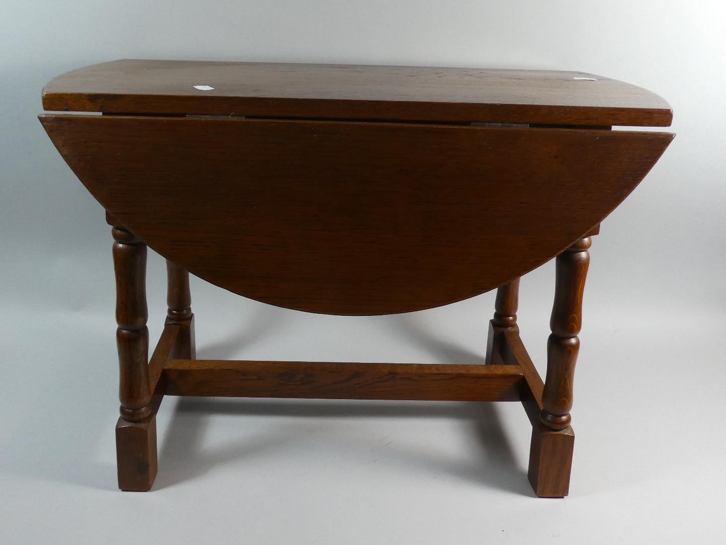 A Mid 20th Century Oak Drop Leaf Occasional Table, 60cm Long