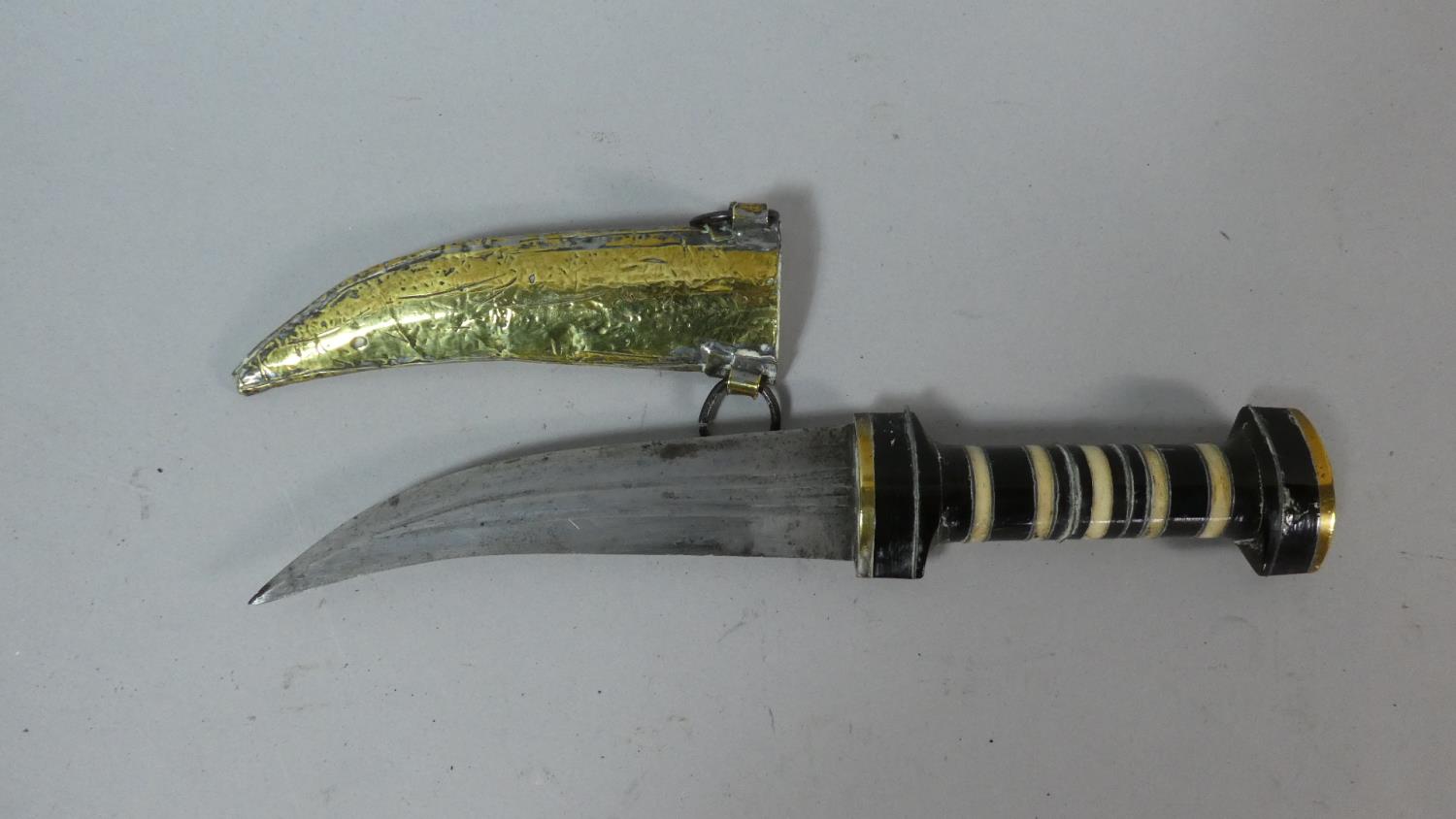 A Souvenir Arabic Curved Blade Dagger with Brass Scabbard, 24cm Long - Image 2 of 2