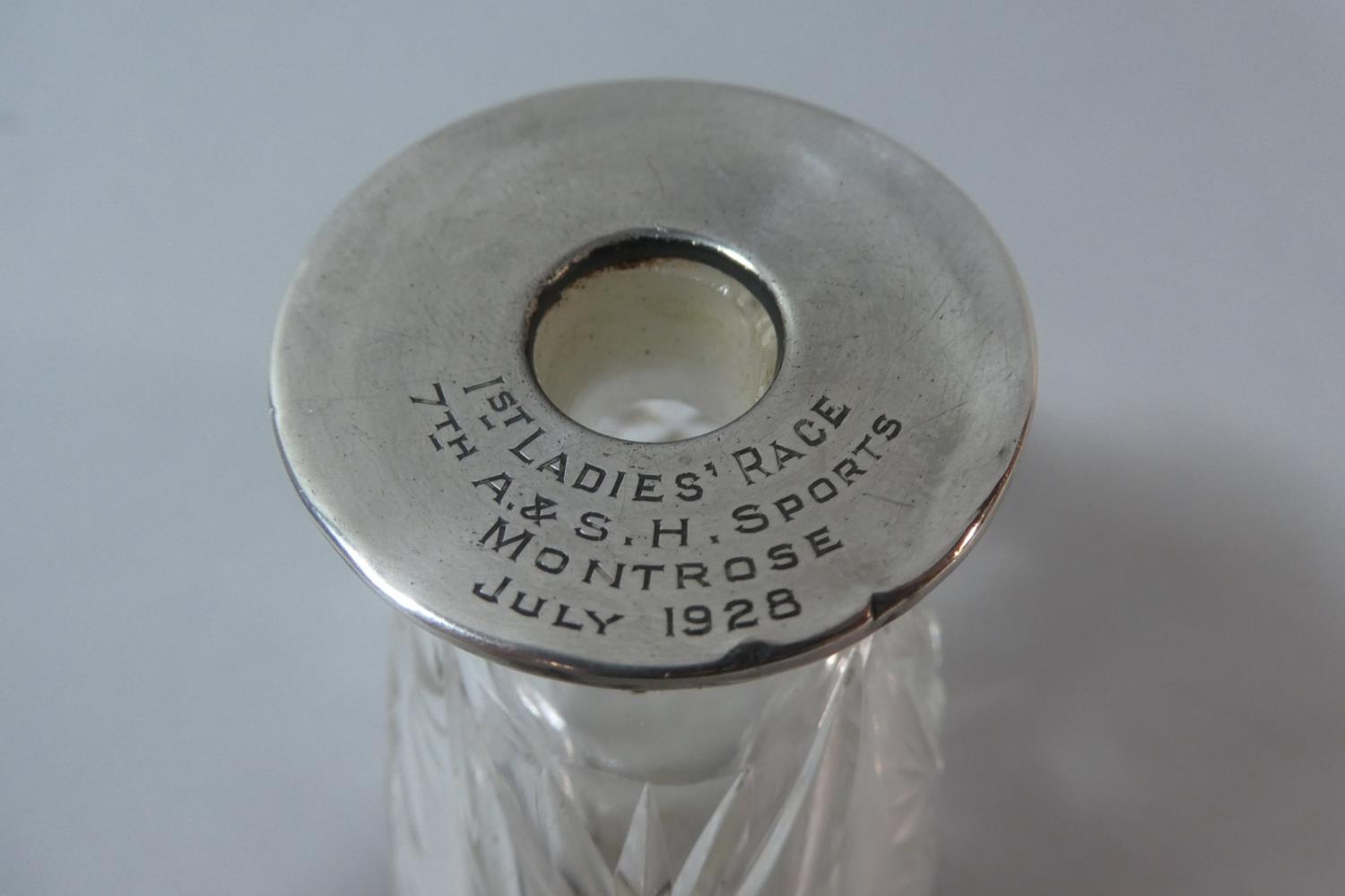 A Silver Mounted Glass Scent Bottle, Together with a Silver Handled Button Hook and Manicure Tool - Image 5 of 5