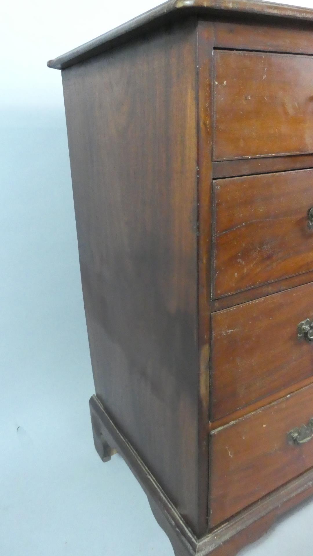 An 18th Century George III Mahogany Chest of Drawers with a Solid Top Over Five Drawers with Brass - Image 4 of 4