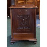 A Late Victorian Mahogany Purdonium (Missing Gallery and Metal Liner)