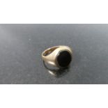 A 9ct Gold Signet Ring, 4.2g
