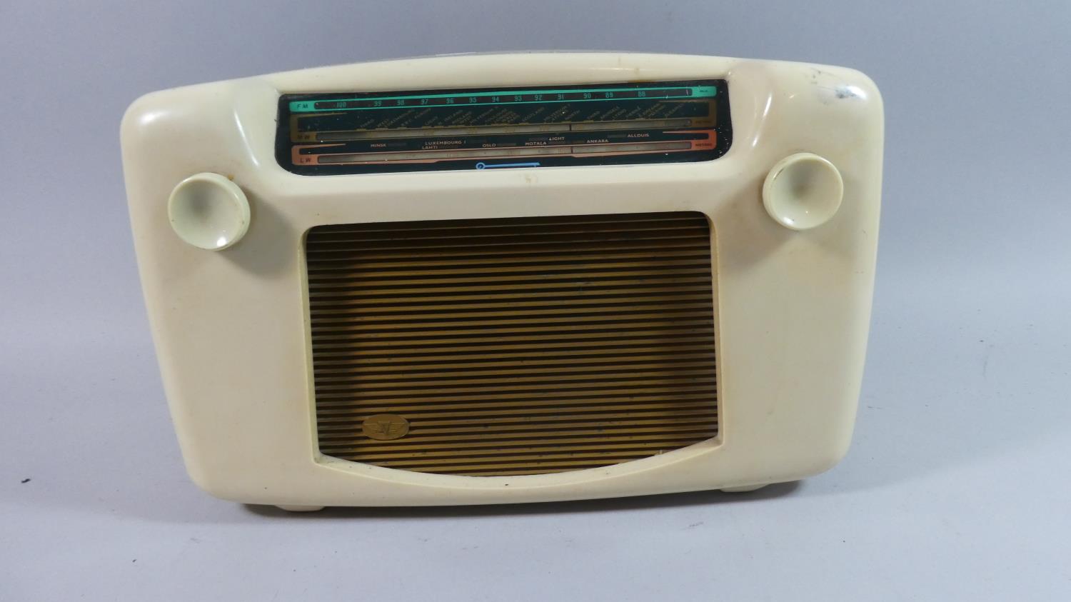 A Vintage Cream Bakelite Art Deco Radio by Kolster-Brandes, 40cm Wide