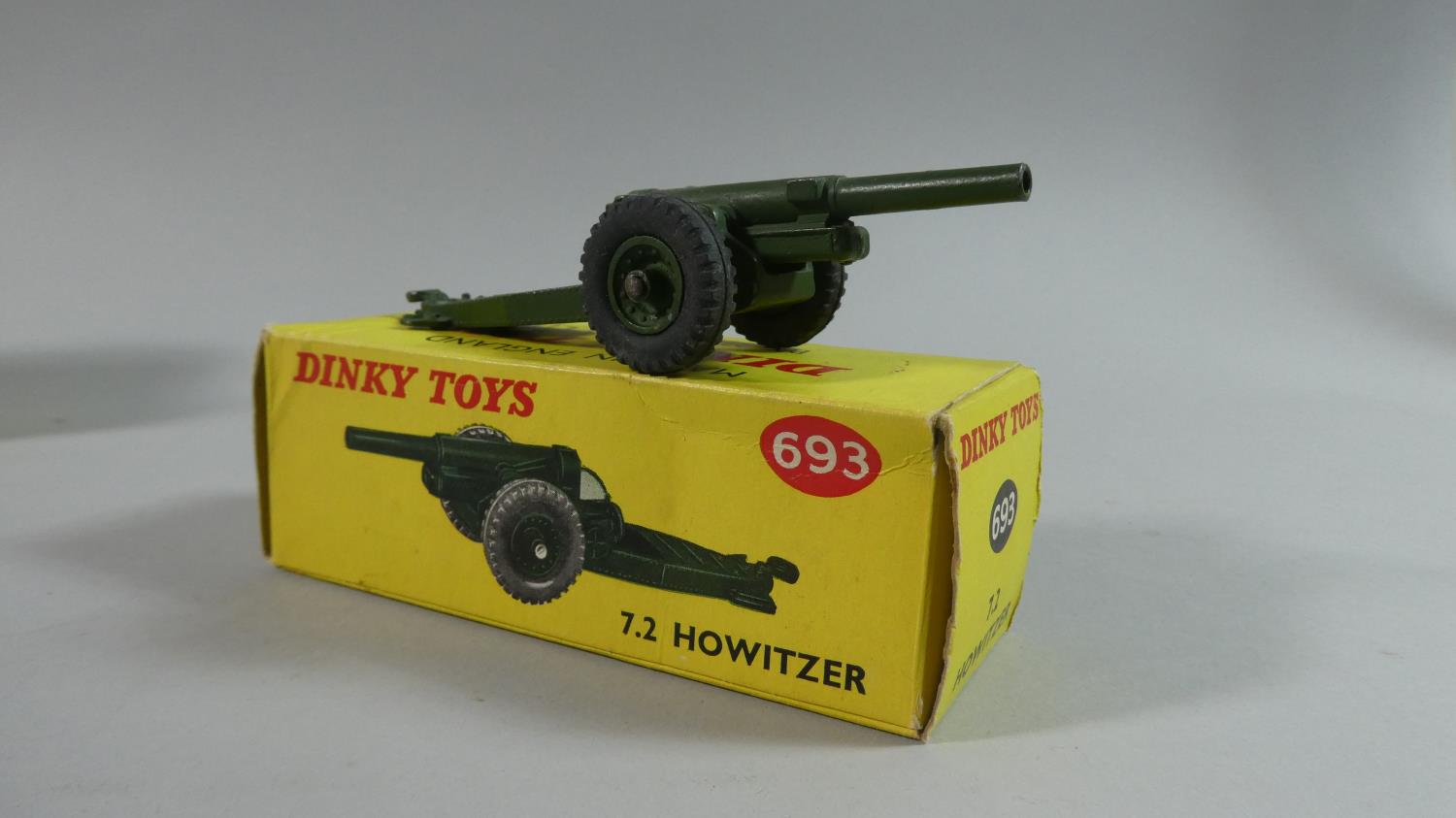 Three Boxed Military Dinky Toys. 25-Pounder Field Gun Set No 697, 7.2 Howitzer No 693 and - Image 2 of 5