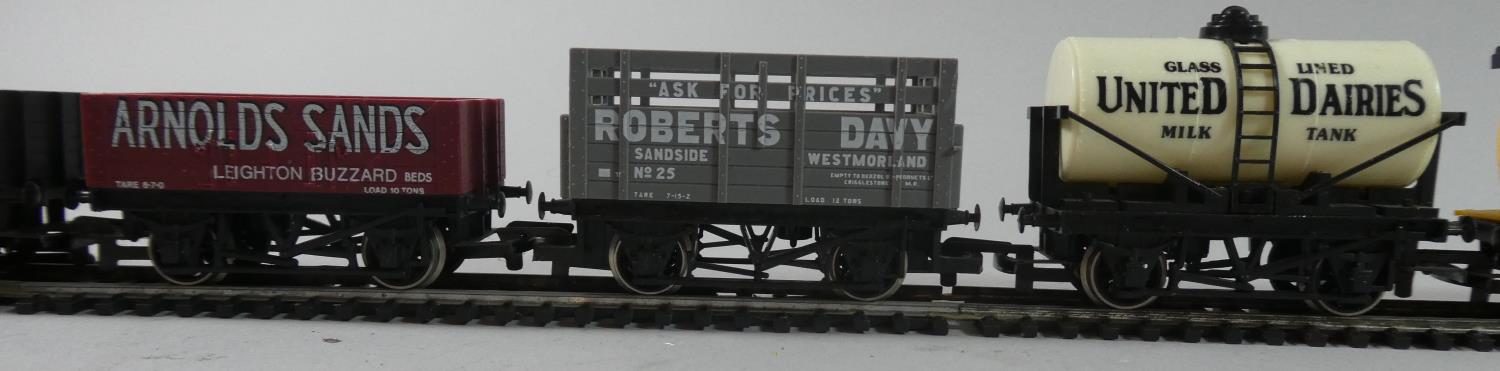 A Collection of Hornby Railways to include GWR Class Holden 101 with Three Coal, Two Tankers, Box - Image 4 of 5