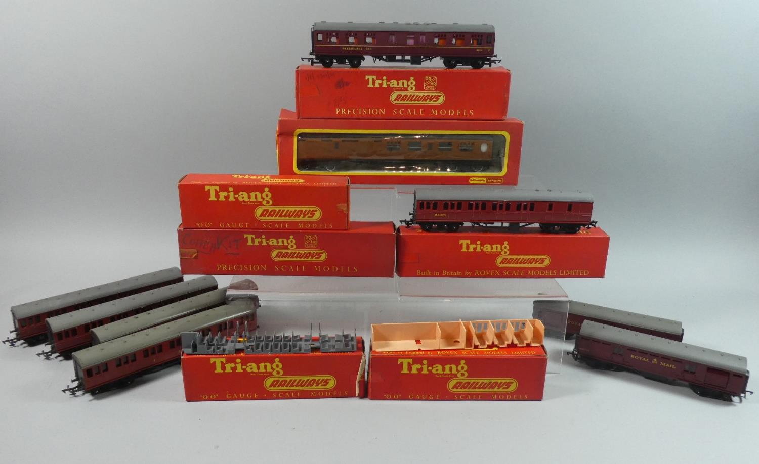 A Collection of Boxed Triang and Hornby Coaches R746, R328, R120 together with Three Boxed Seat