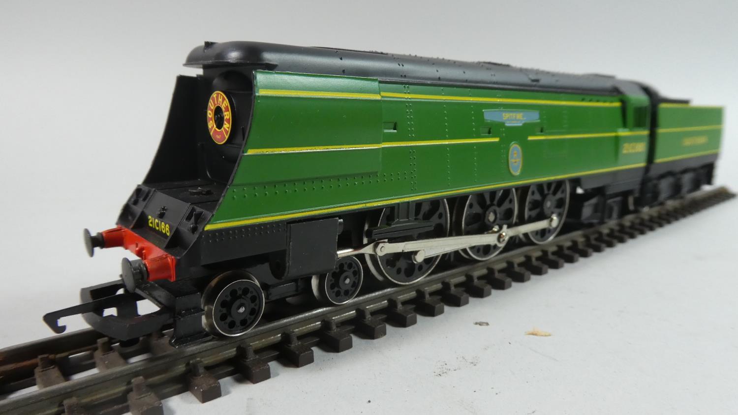 A Boxed OO Gauge Hornby Railways R374 SR Battle of Britain Number 21C166 Spitfire in Malachite Green - Image 2 of 2