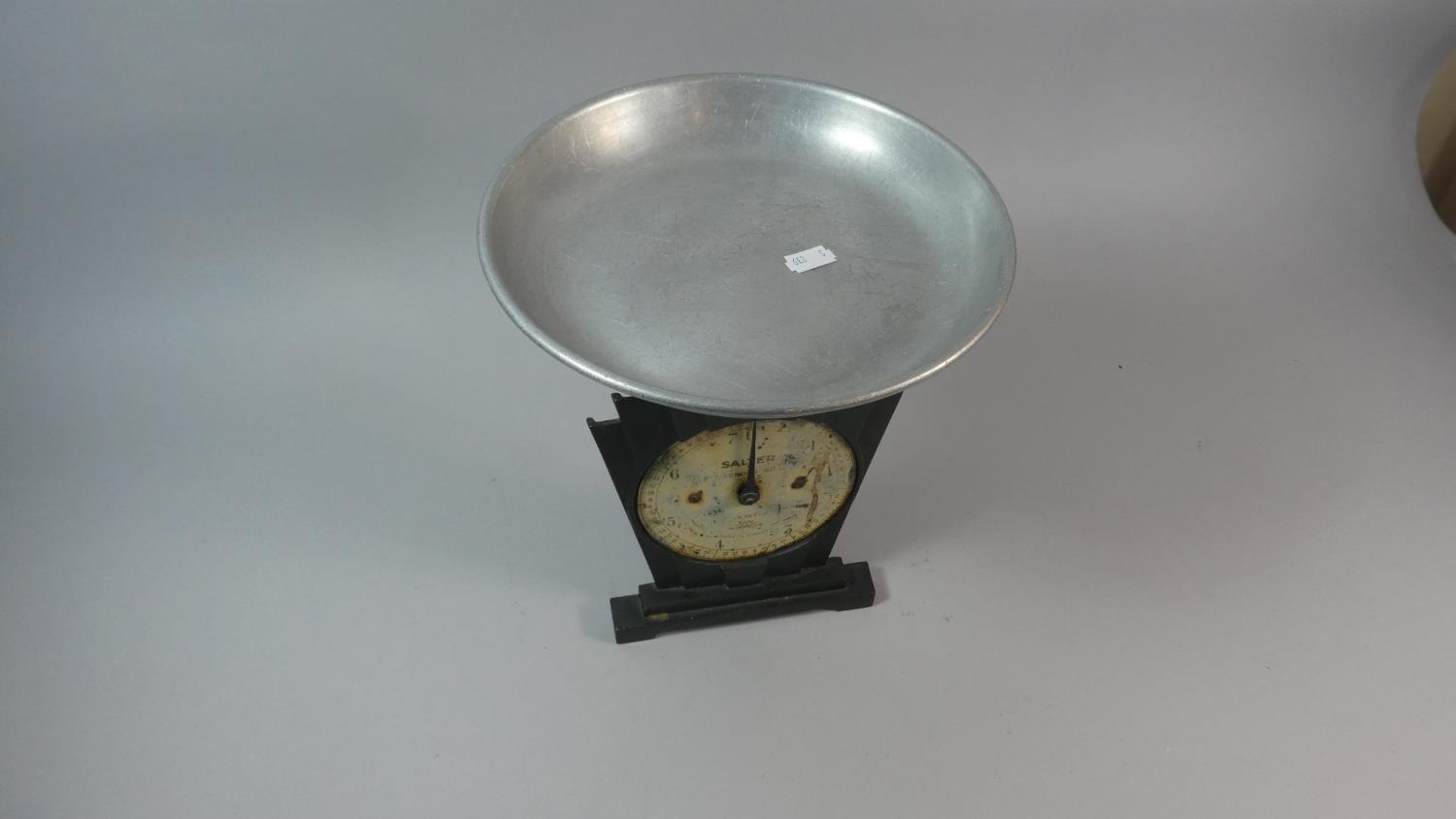 A Vintage Salters Household Scale, No.33, 28.5cm High - Image 3 of 3