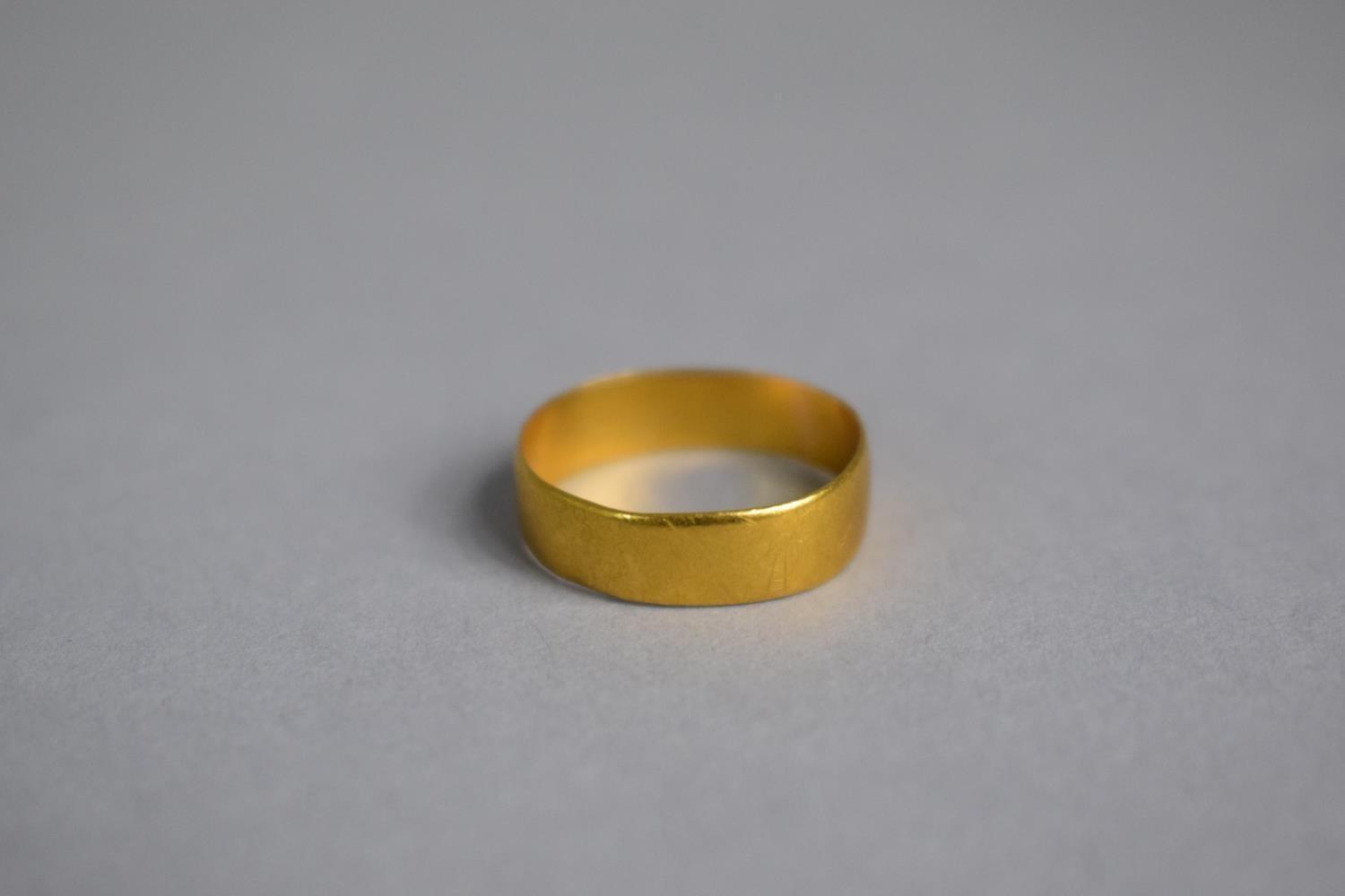 A 22ct Gold Wedding Band, 2gms