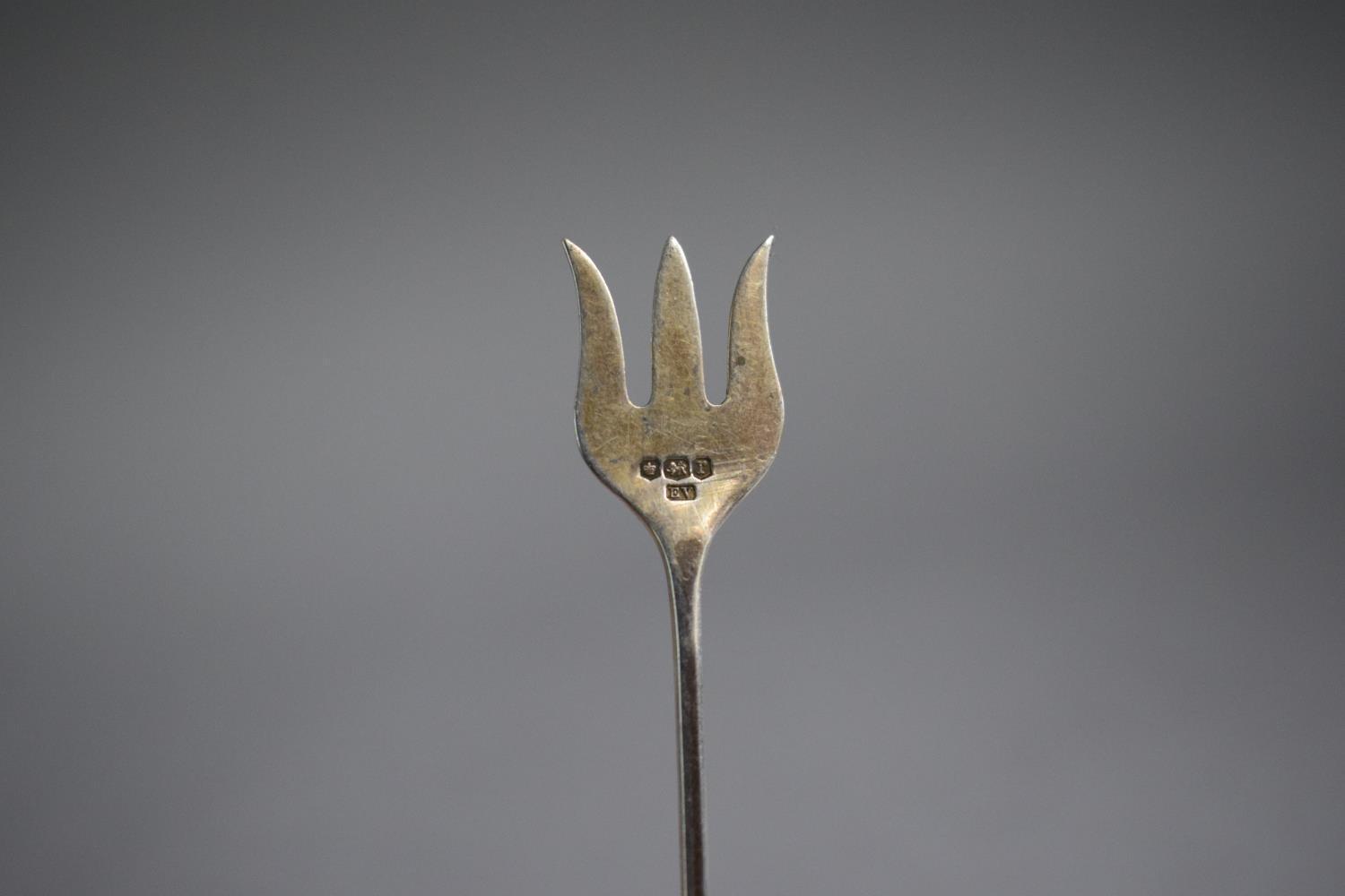 A Silver and Etched Glass Oval Pickle Dish with Two Carrying Handles, 12cms Long with Unrelated - Image 5 of 5