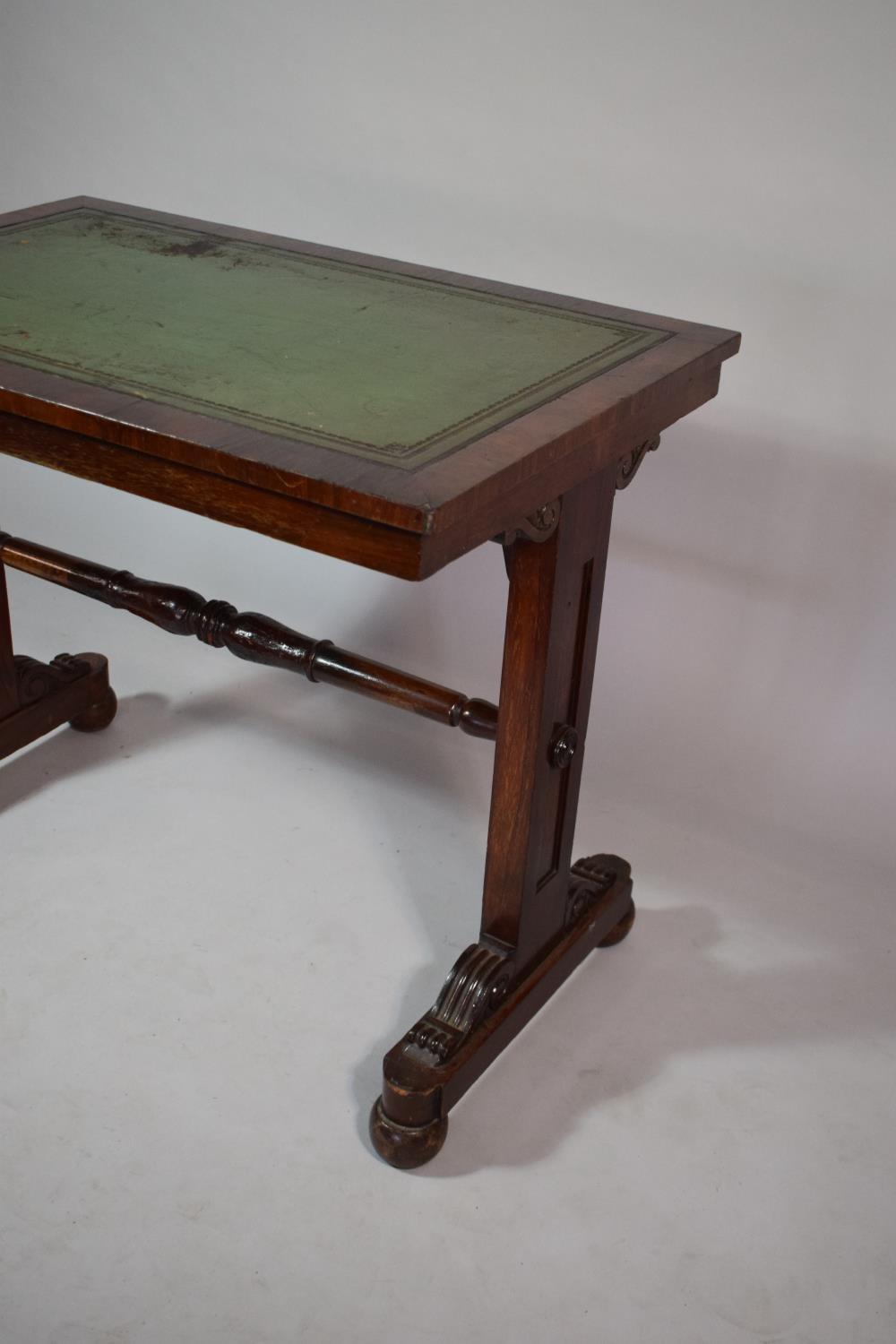 A Regency Rosewood Library Table with Tooled Leather Top. 91x60x74cms - Image 2 of 5