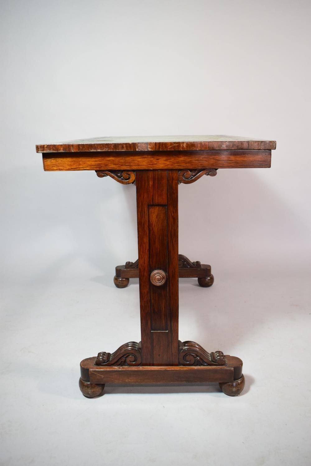 A Regency Rosewood Library Table with Tooled Leather Top. 91x60x74cms - Image 4 of 5