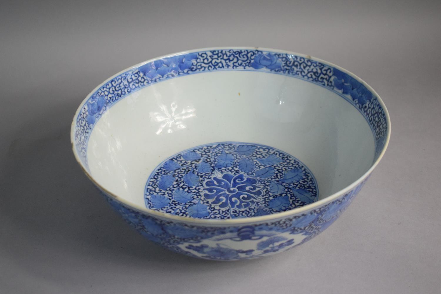 An Oriental Blue and White Bowl with Four Character Mark to Base - Image 3 of 4