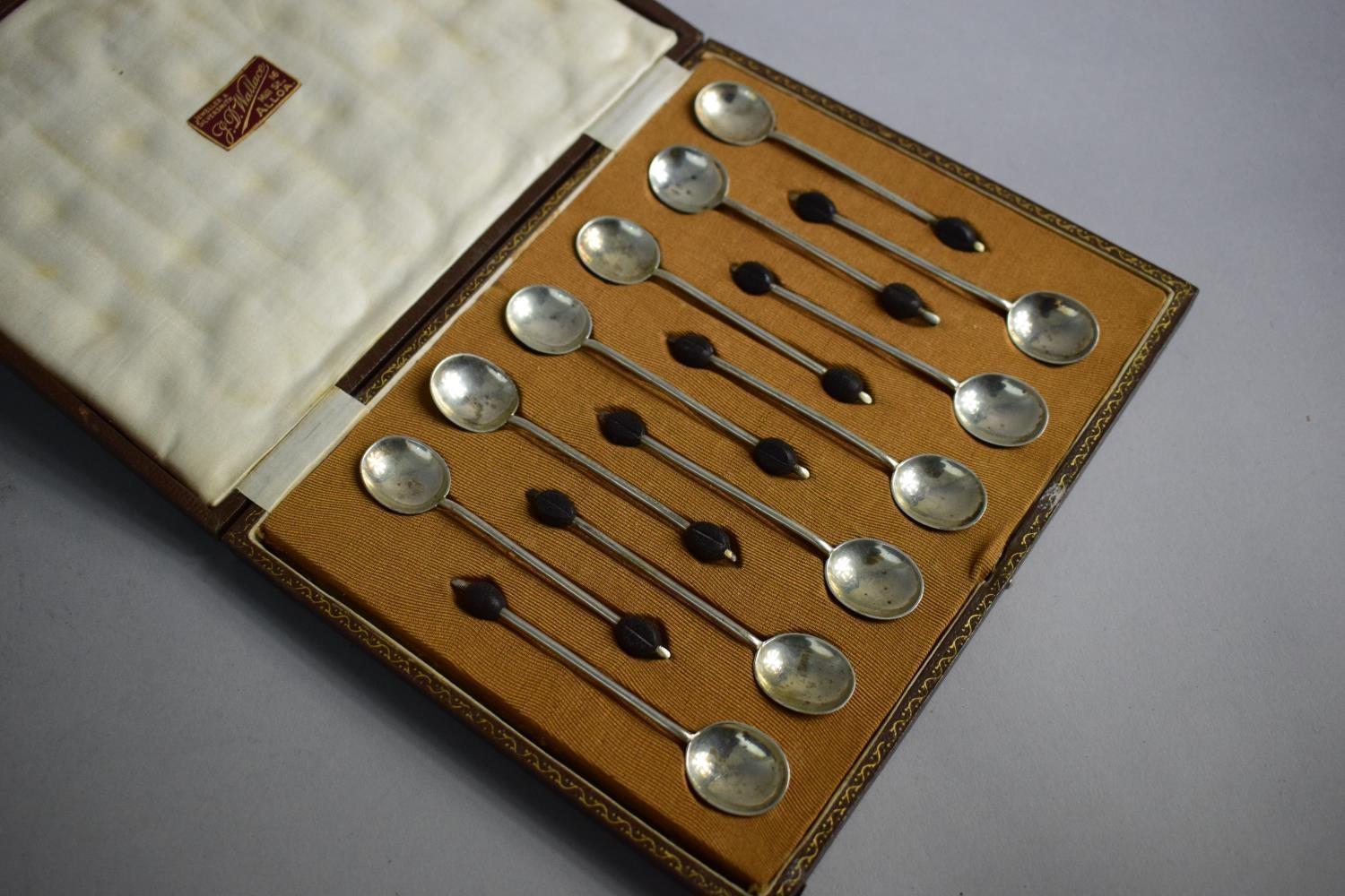 A Cased Set of Twelve Silver Coffee Spoons, Sheffield 1919 - Image 2 of 2