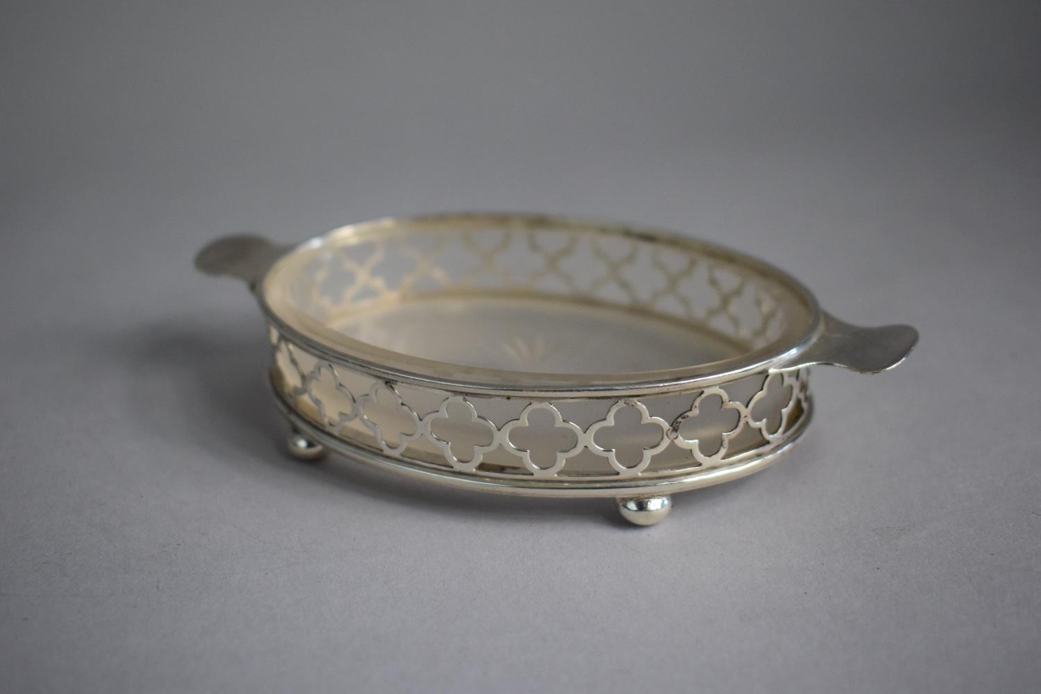 A Silver and Etched Glass Oval Pickle Dish with Two Carrying Handles, 12cms Long with Unrelated - Image 2 of 5