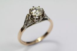 A Vintage 9ct Yellow Gold and Platinum Diamond Solitaire Ring