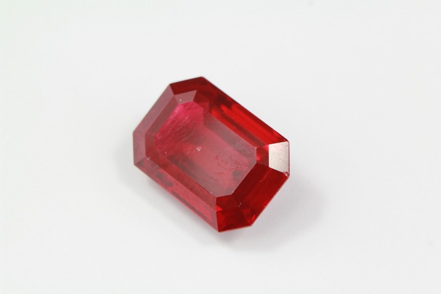 A 13.90 ct Synthetic Ruby - Image 3 of 3