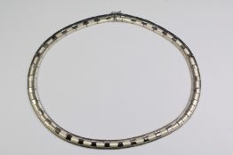 An 18ct White Gold Satin and Polished Finish Collar Necklace