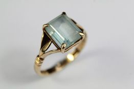 A 9ct Aquamarine Ring